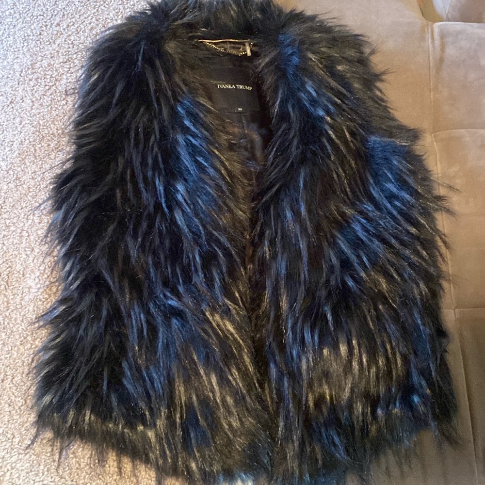 Ivanka trump black faux fur vest size xs 
Acrylic faux fur
Excellent condition